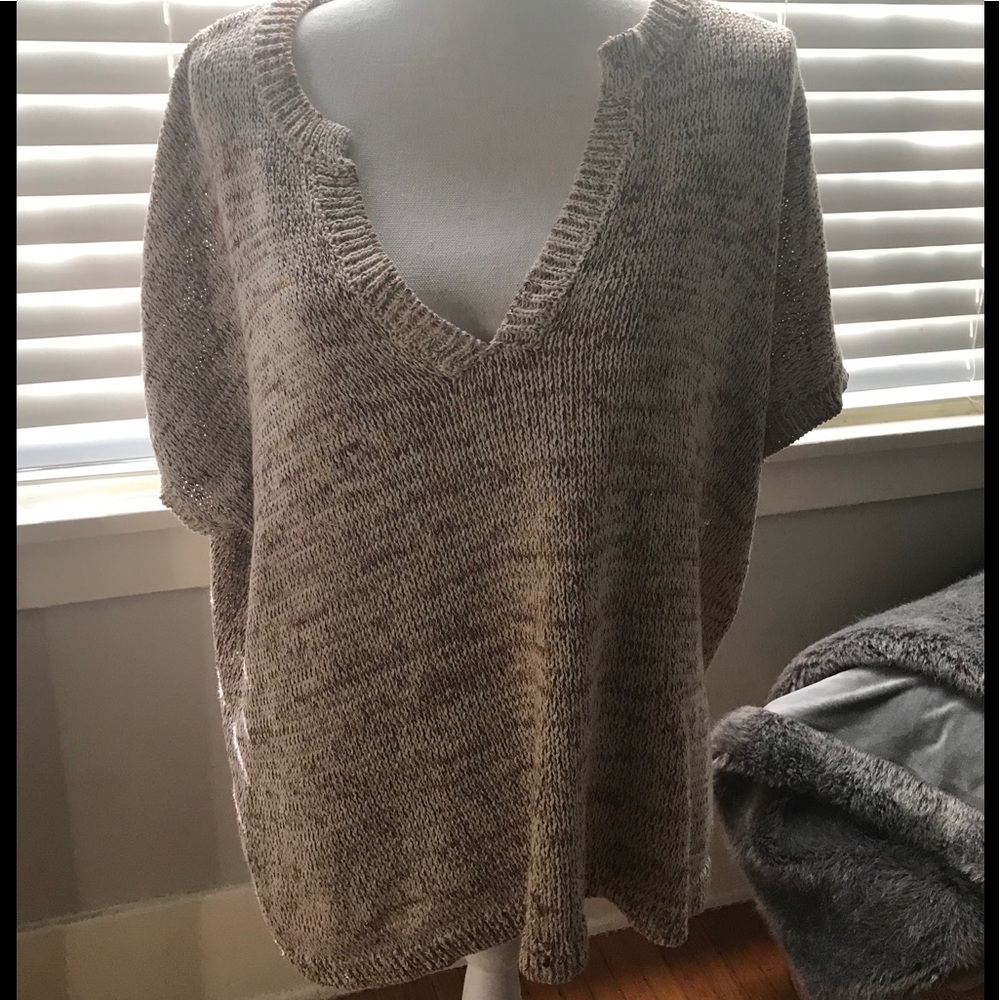 Cream/beige loose fit Roxy sweater. V neck
